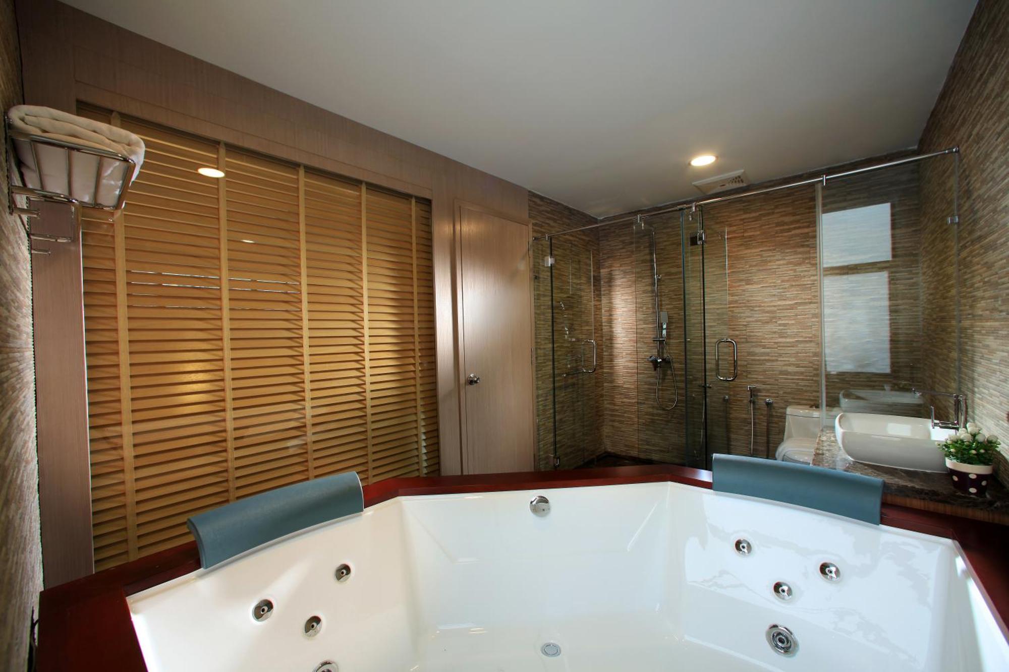Izumi Bukit Bintang 3*